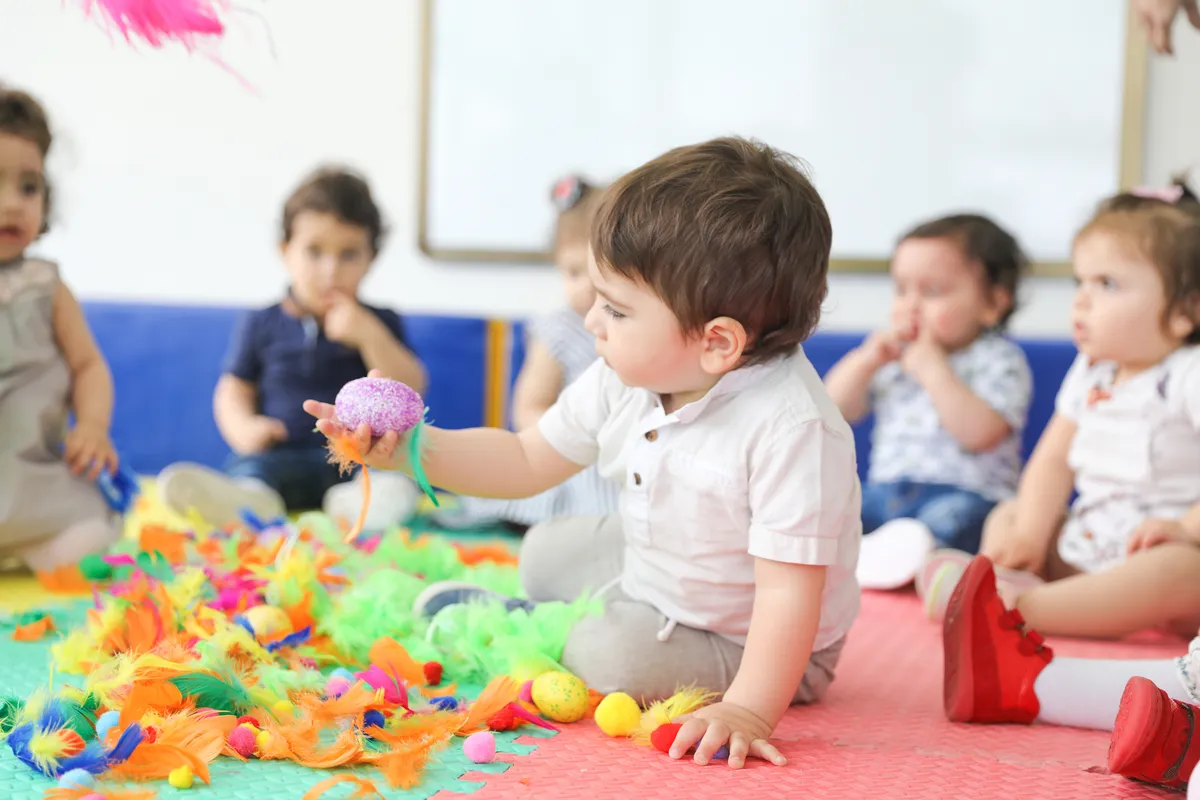 Children playing safely indoors at L'académie des bébés